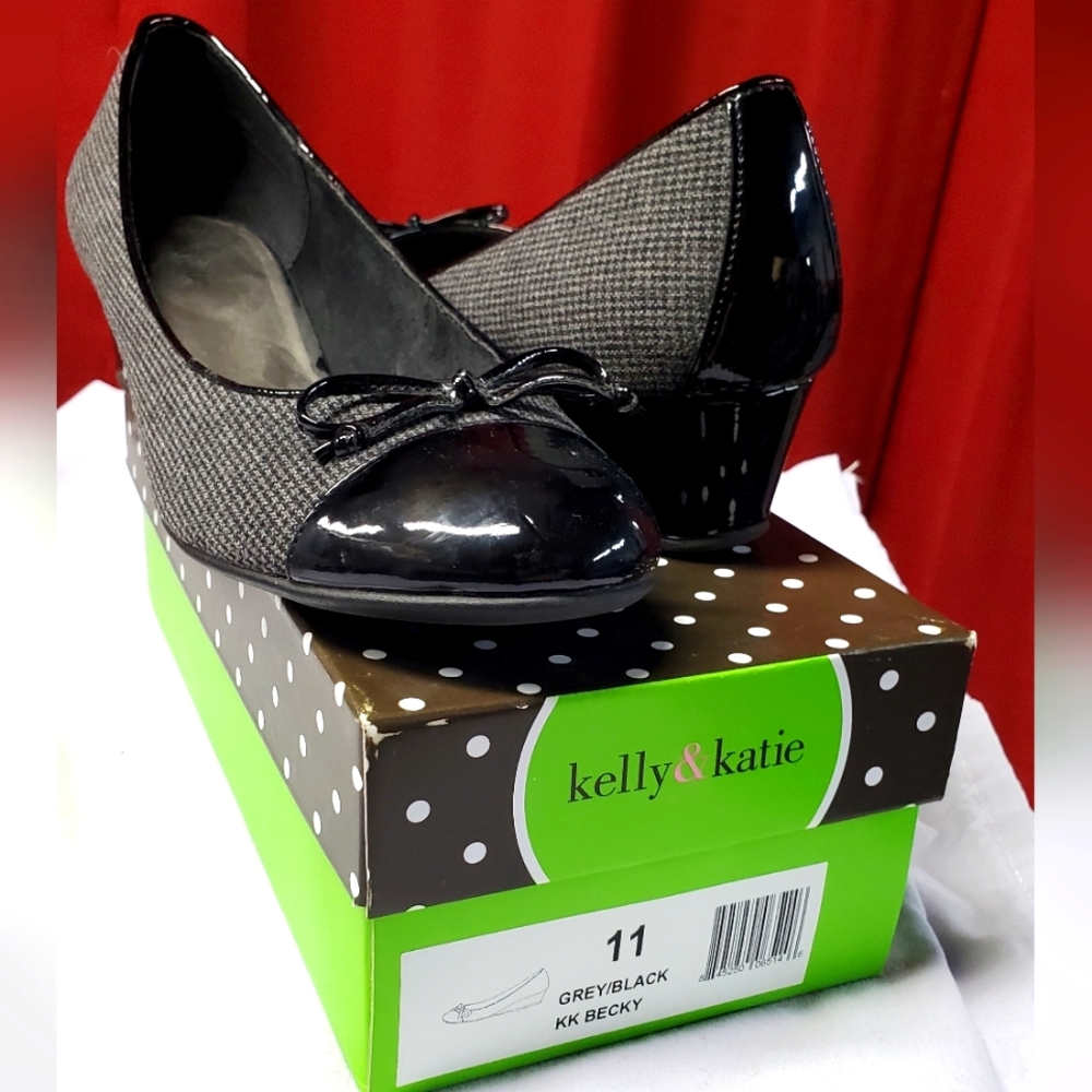 Kelly & Katie Grey/Black flats